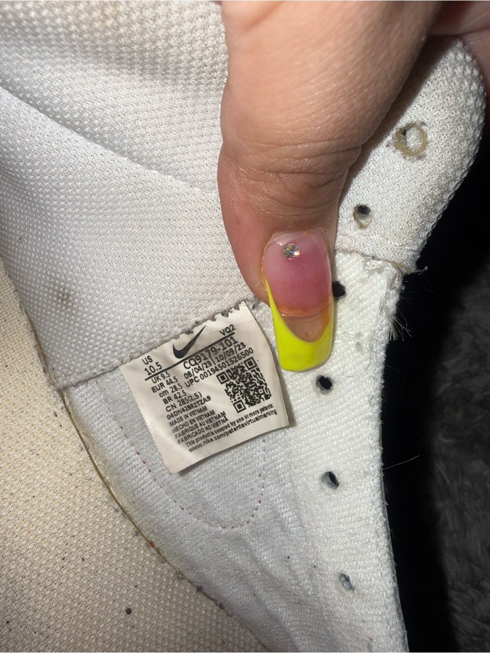Nike White Low-Top Sneakers with Neon Yellow Accent - Picture 3 of 3